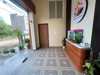 hotel royal aana inn