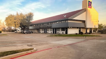studio 6 suites dallas tx loop 12 west