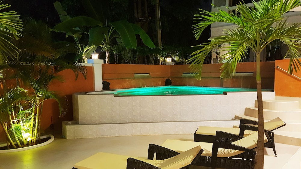 yailand luxury pool villa pattaya walking street