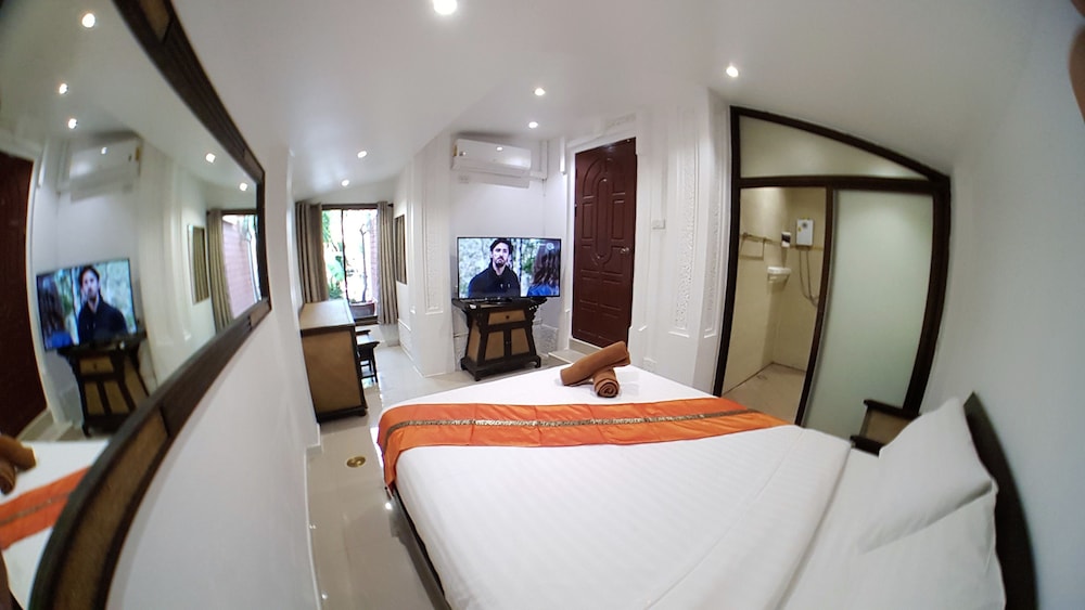 yailand luxury pool villa pattaya walking street