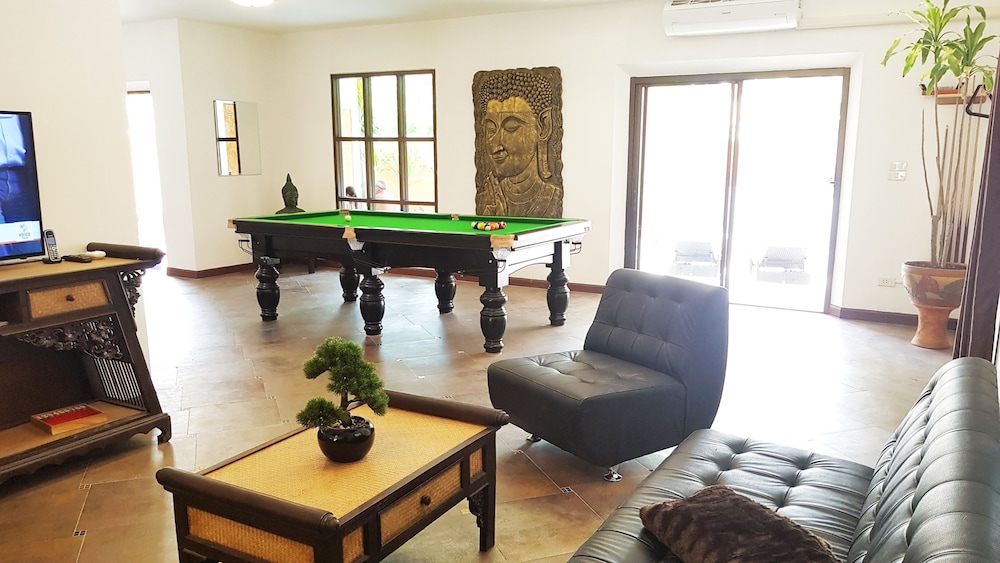 yailand luxury pool villa pattaya walking street