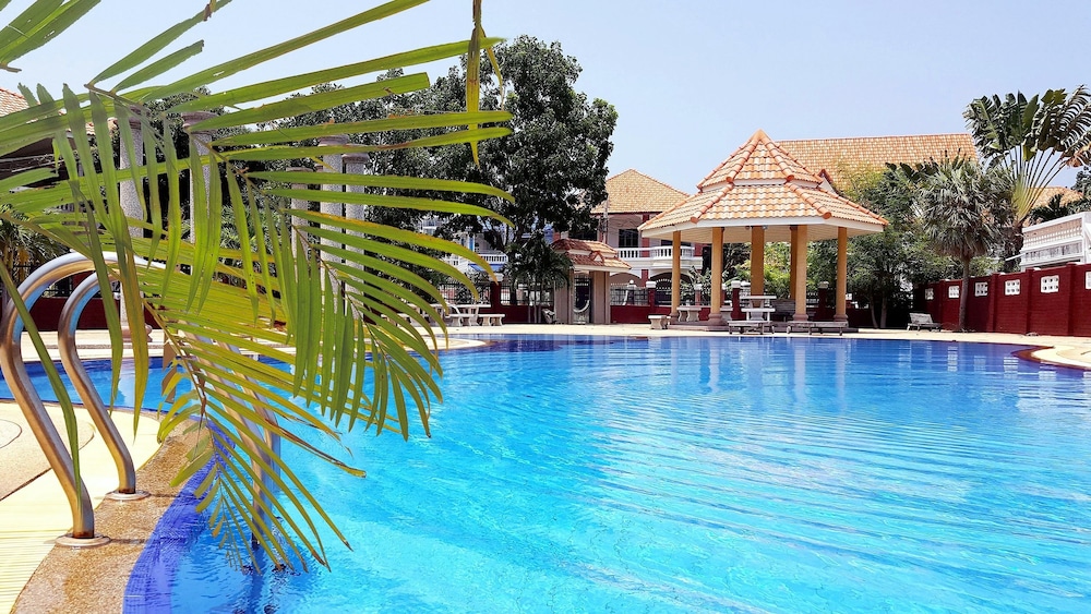 yailand luxury pool villa pattaya walking street