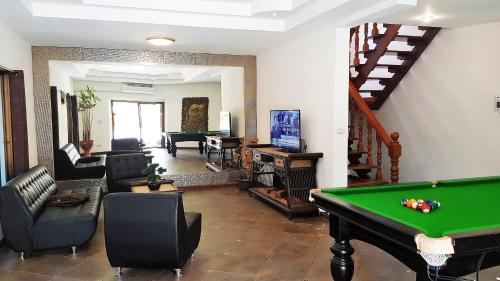 yailand luxury pool villa pattaya walking street