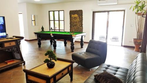 yailand luxury pool villa pattaya walking street