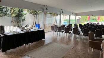 osh hotel luxury