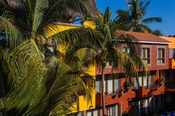 casa loteria sayulita family boutique hotel with restaurant rooftop yoga pool and free parking 3 min to beach