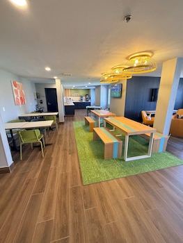 Spark By Hilton Appleton,,2 star