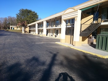 asheville airport inn