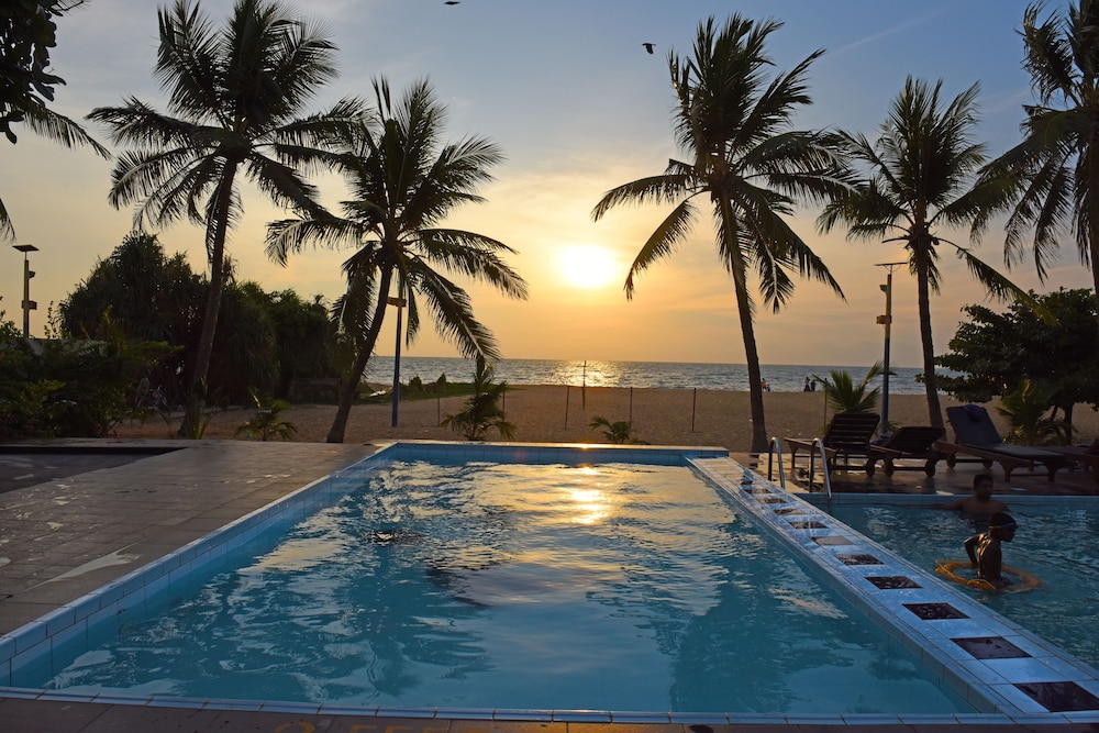 catamaran beach hotel