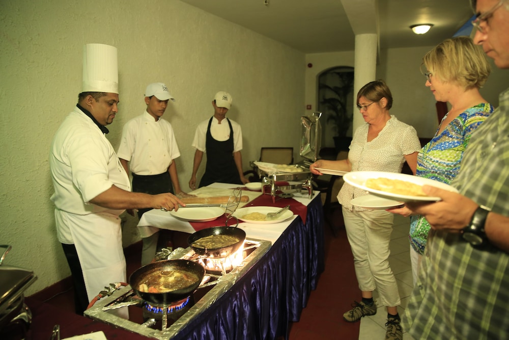 catamaran beach hotel