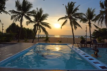 catamaran beach hotel