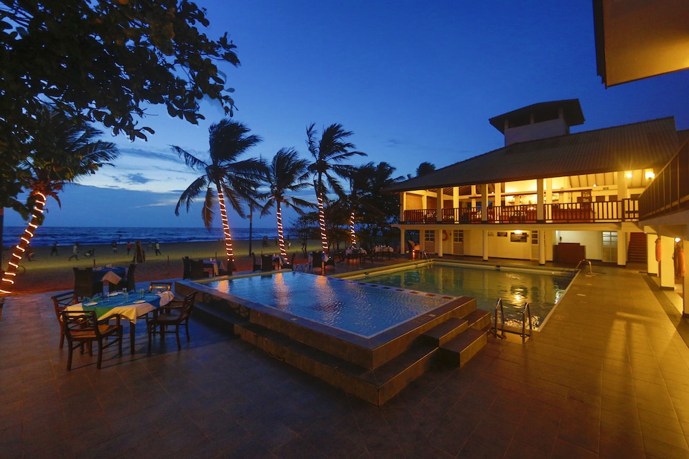 catamaran beach hotel