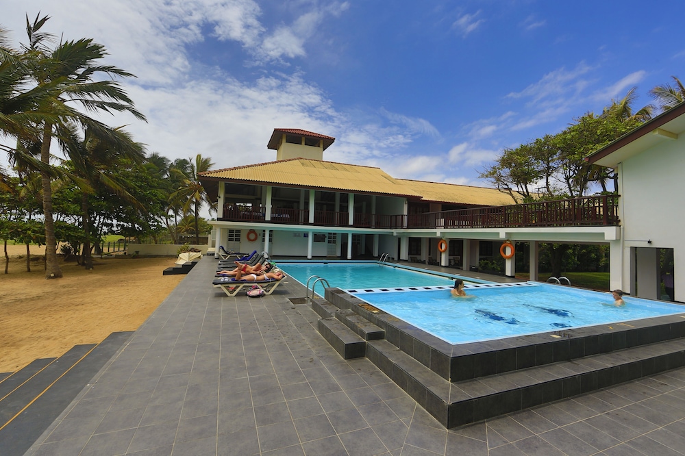 catamaran beach hotel