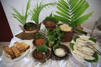 catamaran beach hotel