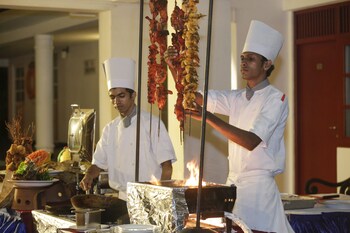 catamaran beach hotel