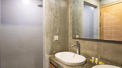 sky hotel central phnom penh rooms and apartments