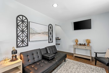 Birch Hill Suites Clarksville-Louisville North,,2 star