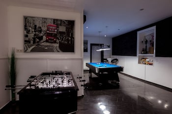 hotel ruhen 24 hour check in free parking guest kitchen