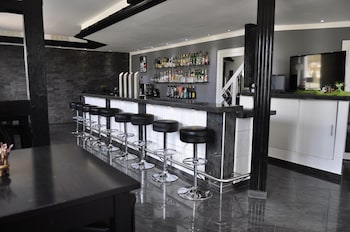 hotel ruhen 24 hour check in free parking guest kitchen