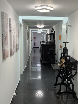 hotel ruhen 24 hour check in free parking guest kitchen
