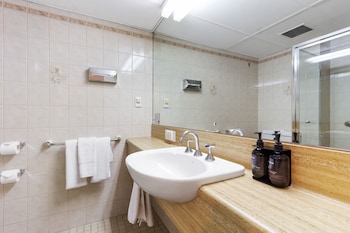 Mantra Meridien Adelaide,,3 star