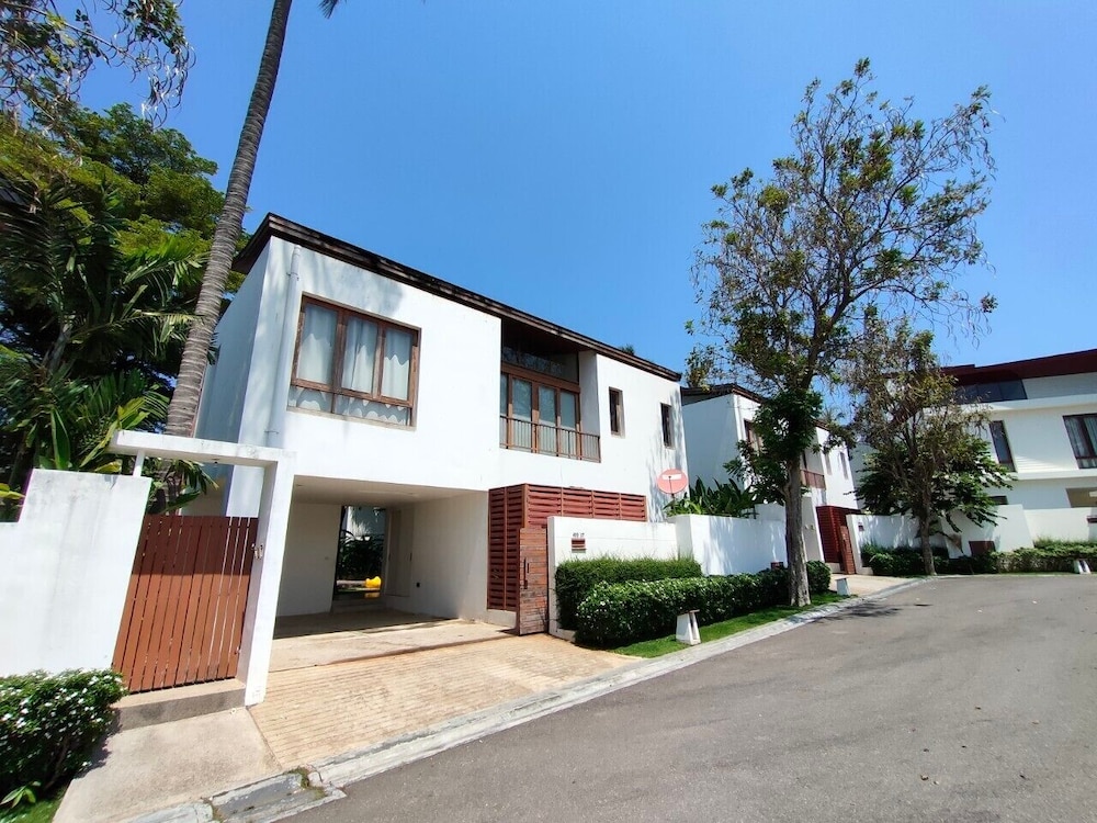 pran a luxe exclusive pool villa