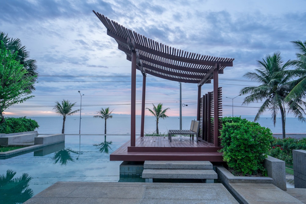 pran a luxe exclusive pool villa