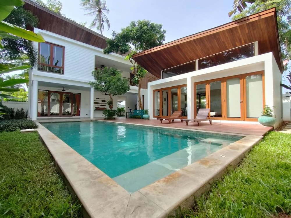 pran a luxe exclusive pool villa