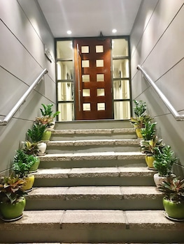 downtown retro serviced apartment