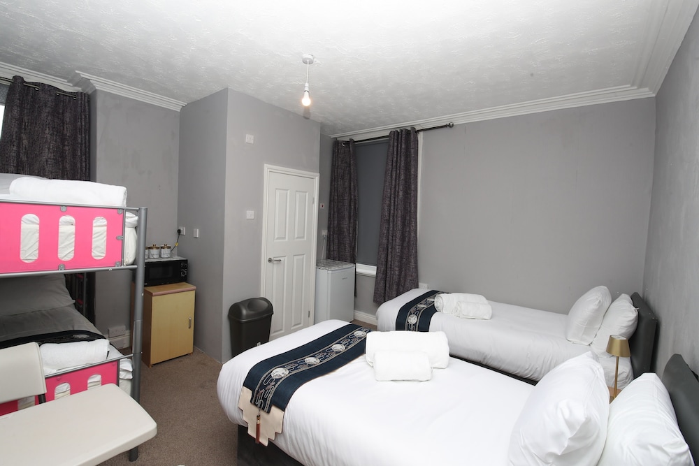 woodville lodge leeds free parking direct bus to city centre