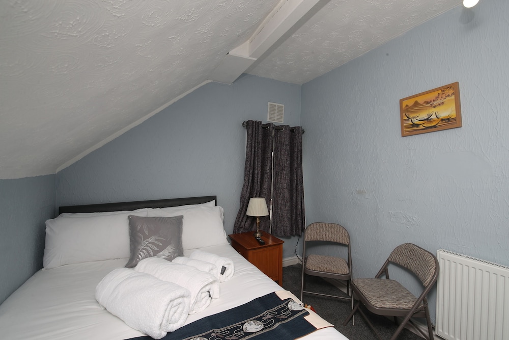 woodville lodge leeds free parking direct bus to city centre