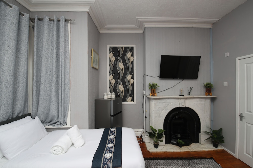 woodville lodge leeds free parking direct bus to city centre