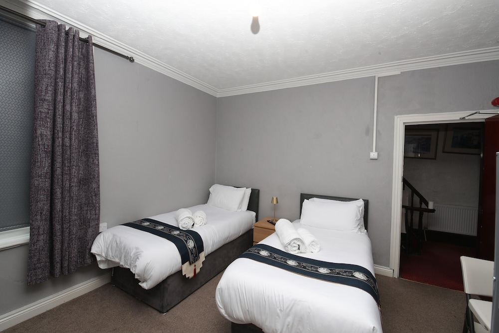 woodville lodge leeds free parking direct bus to city centre