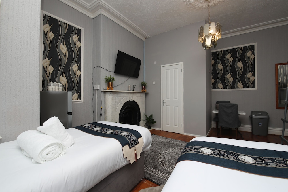 woodville lodge leeds free parking direct bus to city centre