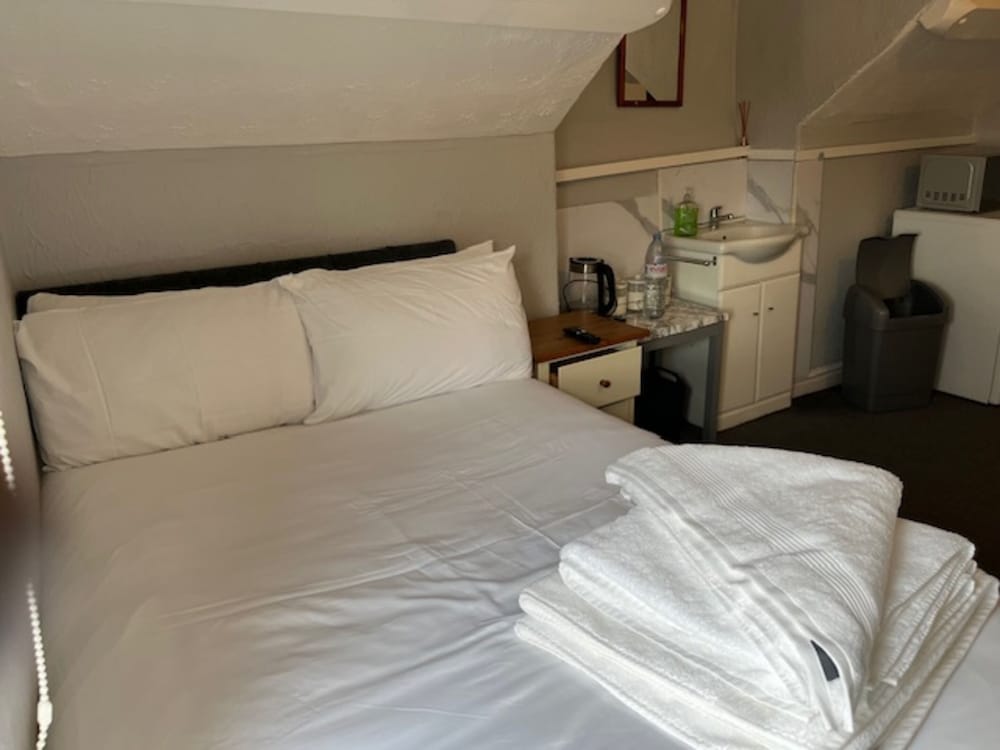 woodville lodge leeds free parking direct bus to city centre