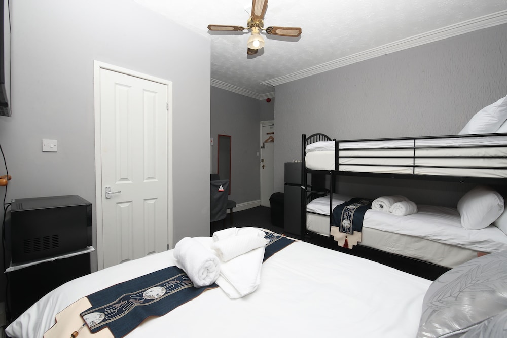 woodville lodge leeds free parking direct bus to city centre