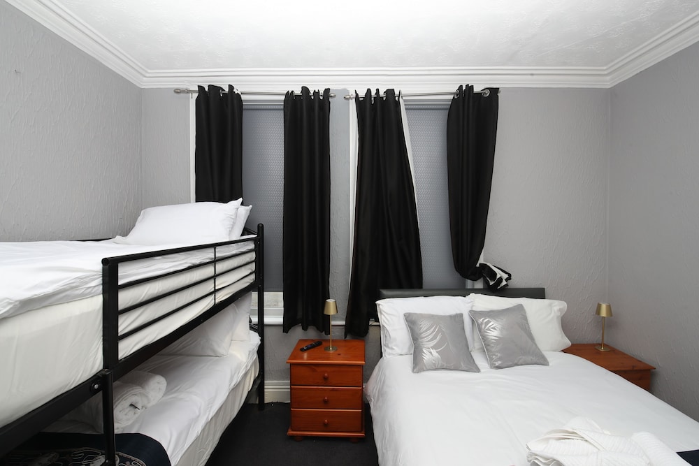woodville lodge leeds free parking direct bus to city centre