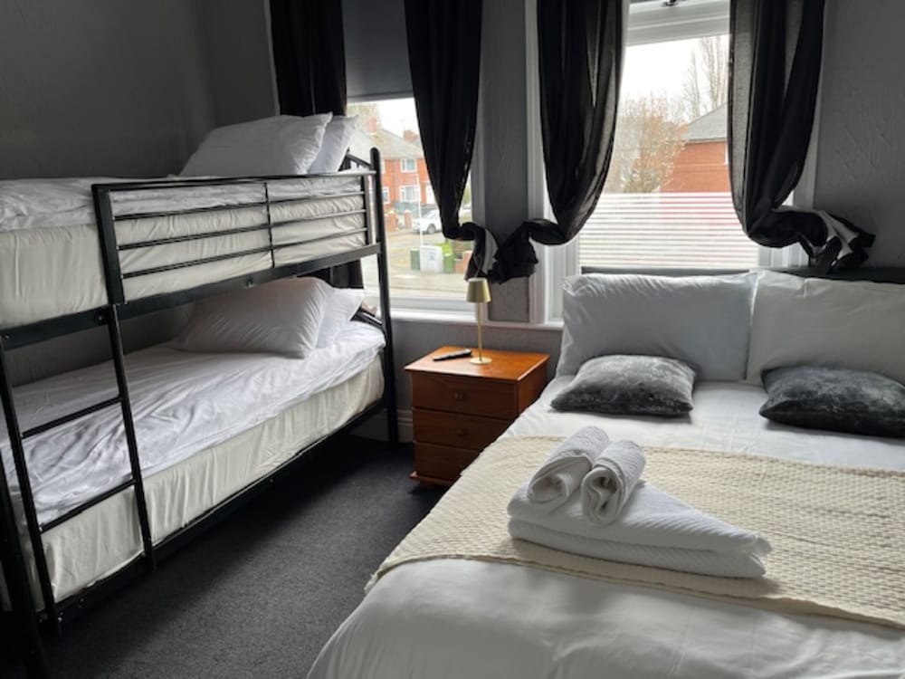 woodville lodge leeds free parking direct bus to city centre
