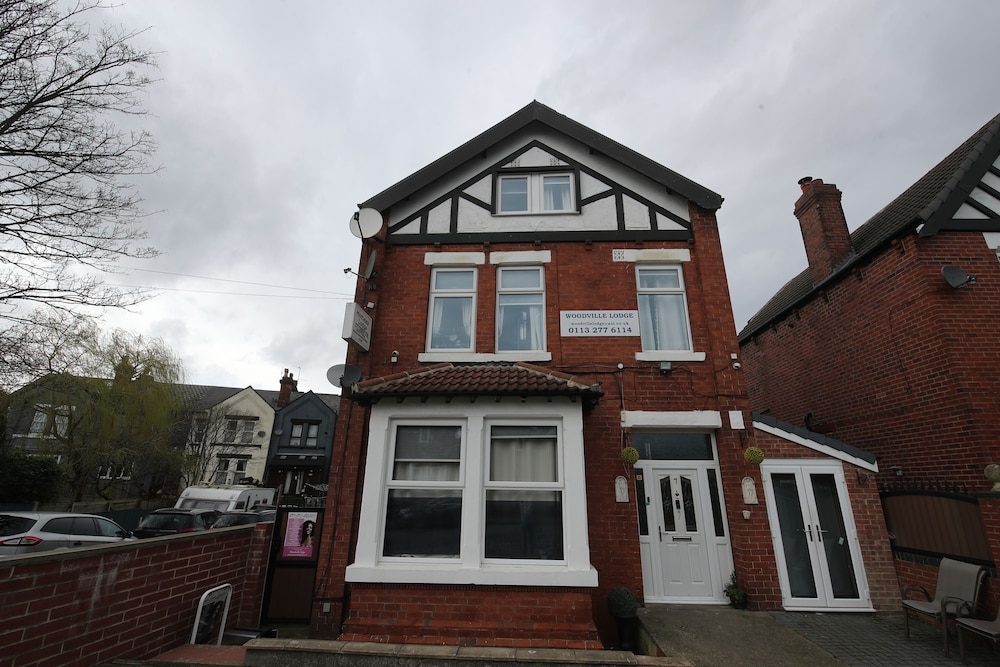 woodville lodge leeds free parking direct bus to city centre
