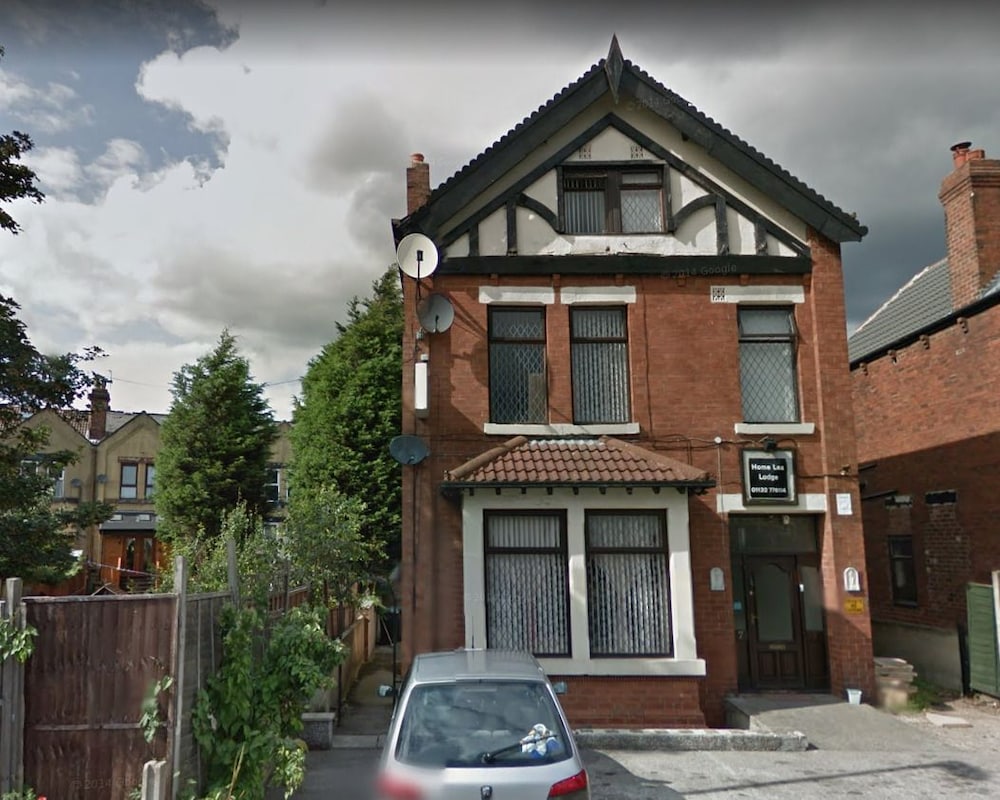 woodville lodge leeds free parking direct bus to city centre