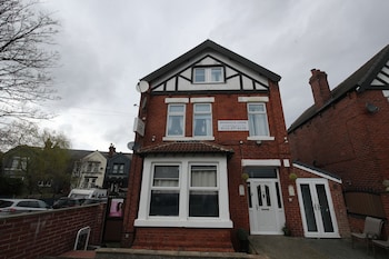 Woodville Lodge Leeds Free Parking Direct Bus To City Centre,,3 star