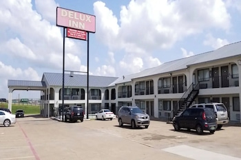 delux inn mesquite near i 30 dallas