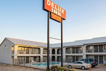 delux inn mesquite near i 30 dallas
