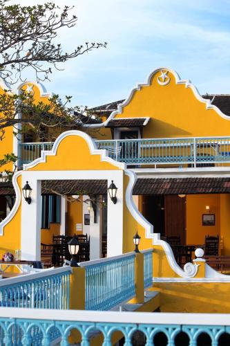 bloom boutique waterfront fort kochi