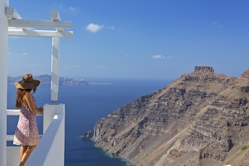 helestia pocket hotel caldera santorini