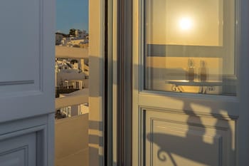 helestia pocket hotel caldera santorini