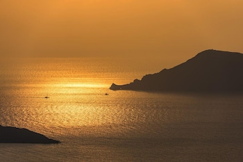 helestia pocket hotel caldera santorini