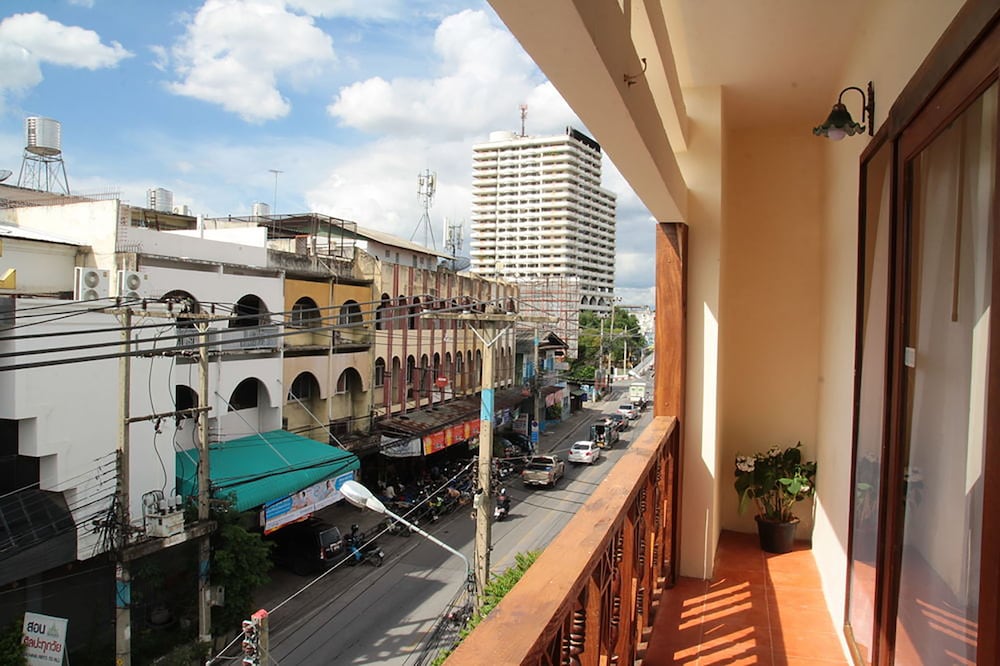 rustic river boutique