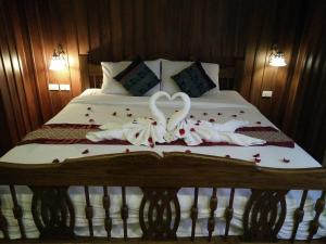 rustic river boutique