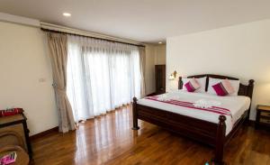 rustic river boutique